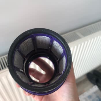 Dyson V12 Detect Slim Absolute Dikey Süpürge Filtre Temizliği