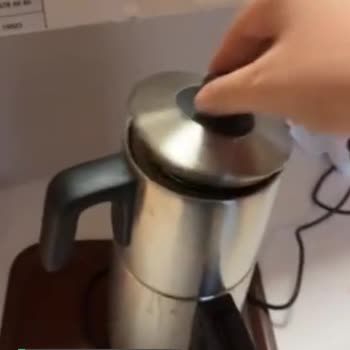 Altus Çaycının Kapağı Demliğe Oturmayıp Sürekli Düşüyor!