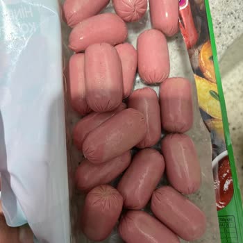 Pınar Sosis Aldım Kokusu ve Rengi Değişmiş SKT Tarihine 1 Gün Var Bozulmuş