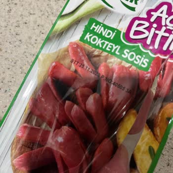 Pınar Sosis Aldım Kokusu ve Rengi Değişmiş SKT Tarihine 1 Gün Var Bozulmuş