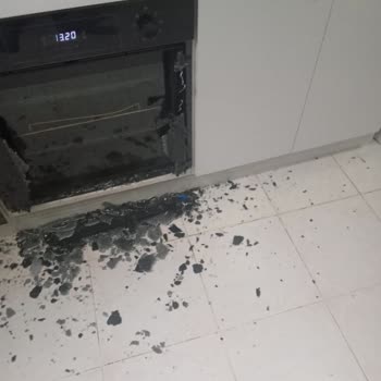 Hoover Fırın Ön Cam Kırıldı Kendiliğinden