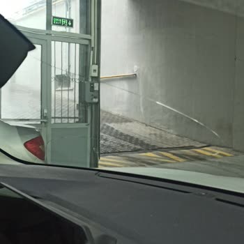 Nazer Otomotiv Yeni Değişen Camdan Hızla Yayılan Çatlak