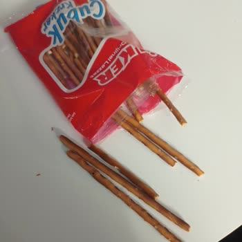 Ülker Çubuk Kraker Yanmış Ürün Satıyor