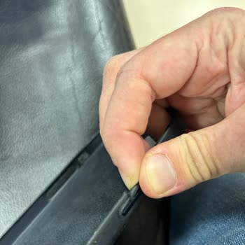 Troy Apple Mağazası Kırılmaz Cam Takarken Deri Magsafe Kılıfımı Yırttı