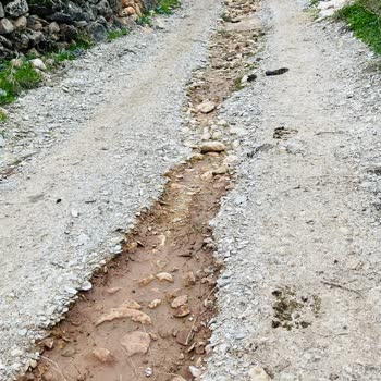Karayolları Genel Müdürlüğü Bizim Köyün Yolu Çukurlu Bu Halde Acil Yardım