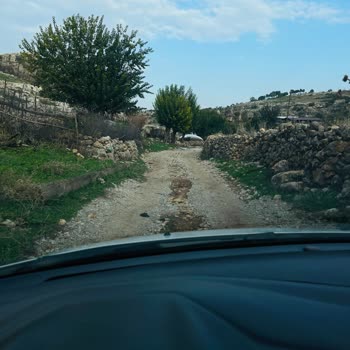 Karayolları Genel Müdürlüğü Bizim Köyün Yolu Çukurlu Bu Halde Acil Yardım