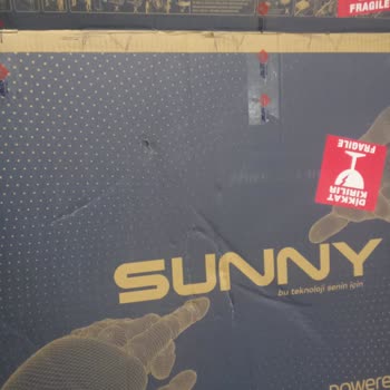 Aras Kargo Televizyon Ekranı Kırık Bir Şekilde