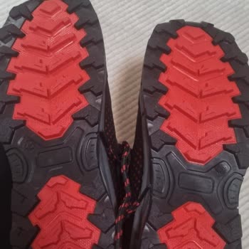 Slazenger Sneakers Order Came with Unmatching Insoles, Sizing Is Faulty