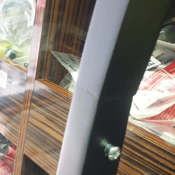 Vivense Kitaplık Tahriş Olmuş Ve Geç Geldi. Muhatap Yok
