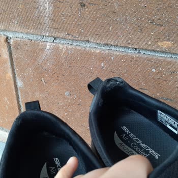 Skechers'den Aldığım Ayakkabı Yırtıldı.