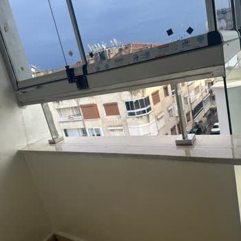 Kaya Camlama Cam Balkon Parçalarının Eksik Kalması