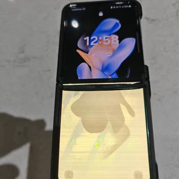 Samsung Z Flip 4 Sürekli Ekran Bozulması