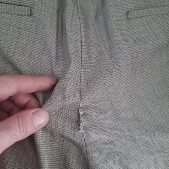 Pierre Cardin Giyim Pantolonun Dikiş Açılması