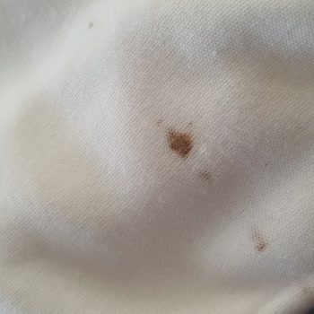 Ebebek Üzeri Kanlı Ve Kullanılmış Battaniye Gönderdi.