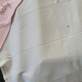 Ebebek Üzeri Kanlı Ve Kullanılmış Battaniye Gönderdi.