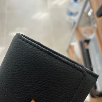 Guess Cüzdanımın Kendi Kendine Soyulması