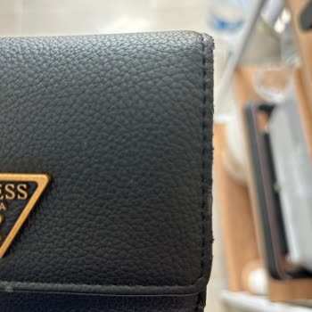 Guess Cüzdanımın Kendi Kendine Soyulması