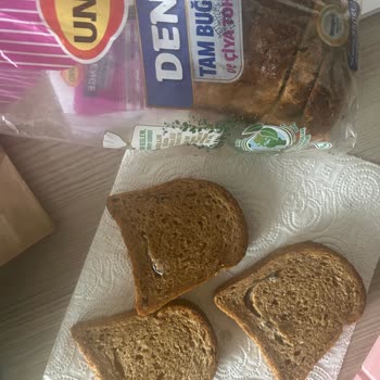 UNO Ekmek Ekmeğin İçinden Çıkan Naylon