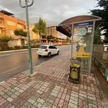 Emniyet Genel Müdürlüğü Otobüs Durağına Hatalı Park