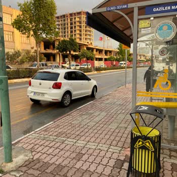 Emniyet Genel Müdürlüğü Otobüs Durağına Hatalı Park