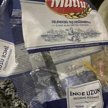 Mutlu Makarna Böcek Çıktı... Şikayetçiyim