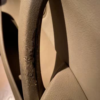 BMW Kapı Kollarındaki Erime Ve Yapışkan Yapının Oluşması