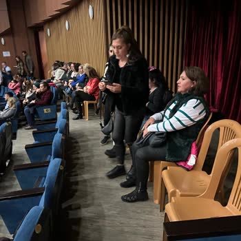 Nazım Hikmet Kültür Merkezi Oyun Keyfi Plastik Sandalyede Bitti