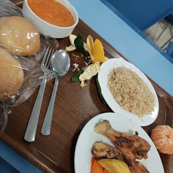 Kredi ve Yurtlar Kurumu Eksik Yemek Dağıtımı