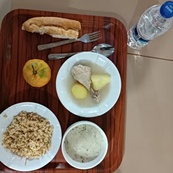 Kredi ve Yurtlar Kurumu Eksik Yemek Dağıtımı