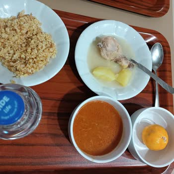 Kredi ve Yurtlar Kurumu Eksik Yemek Dağıtımı