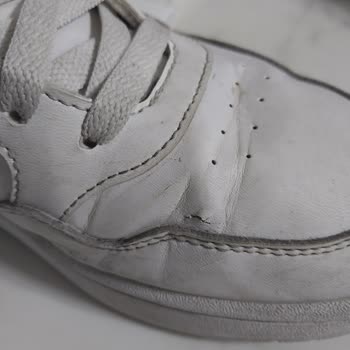 adidas Spor Ayakkabı Soyulma Ve Çatlak Oluşması.