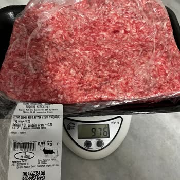 Metro Market Kıymayı Darasını Almadan Paketliyor