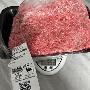 Metro Market Kıymayı Darasını Almadan Paketliyor