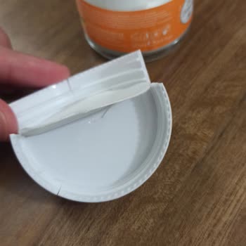 Gratis Kapağı Kirik Krem Bee Beauty