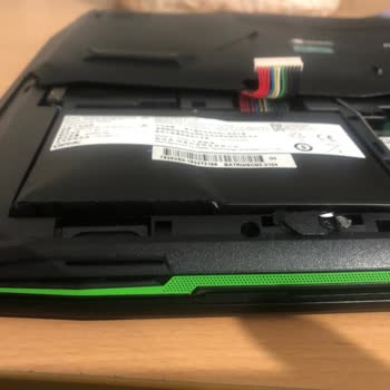 Monster Notebook Bilgisayarımın Bataryası Şişti Ve Kapağı Kırdı!