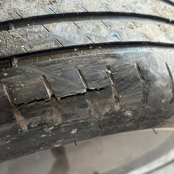 Michelin Lastikte Oluşan Yarıkları Kendi Hatası Olarak Görmemekte