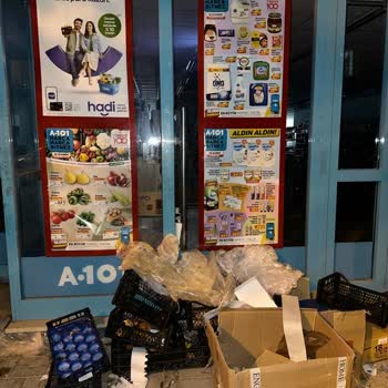 A101 Marketinin Lakayıt Ve Sokağımızı Pisletmesi