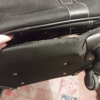 Pegasus Bagaj Hasarı, Valiz İkiye Ayrılmış