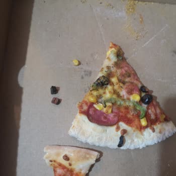 PizzaLazza Zeytin Çekirdeğinden Diş Kırılması!