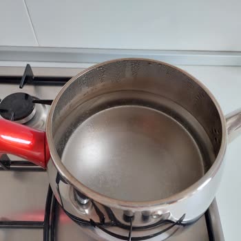 Buzdağı Suyun Yüzeyinde Oluşan Garip Tabaka