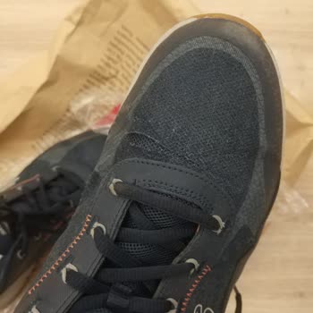 Skechers'ten Aldığım Ayakkabı Kendiliğinden Yırtıldı.