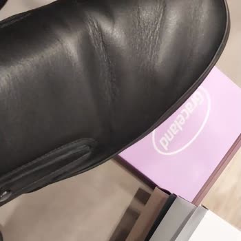 Deichmann Aldığım Ve Sadece 2 Saat Kullandığım Ve Bozulan Ayakkabı