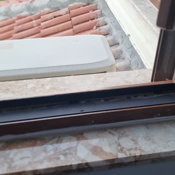 Adopen Pencere Fitili Dökülüyor!