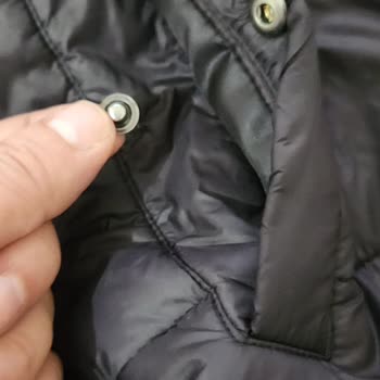 Hummel Montun Düğmelerinin Yerinden Çıkması