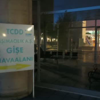 TCDD İzmir Havalimanı Tren Durağındaki Bekleme Koşulları