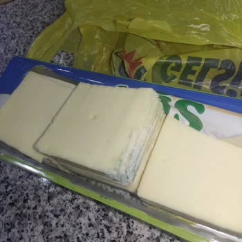 Şok Marketler Küflü Kaşar Peyniri