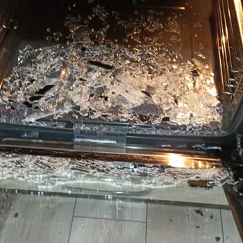 Simfer Fırın İç Camı Patladı, Servisi Sıkıntılı