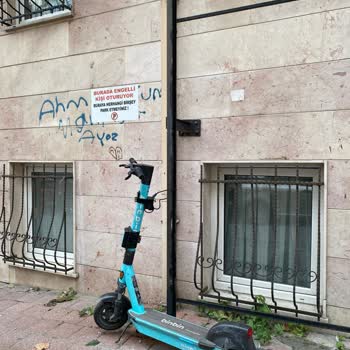 BinBin Scooter Engelli Asansörüne Park Ediyor