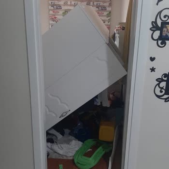 Evkur Alışveriş Sallanan Gardolap Tehlike Yarattı