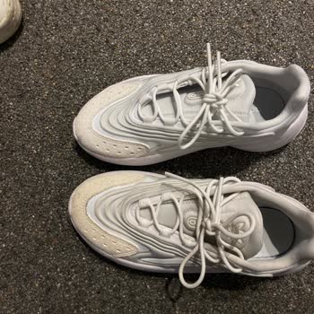 Sneaks Up Ayakkabıda Teşhir Ürün Verdi